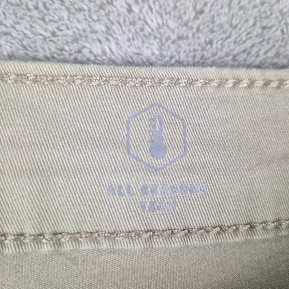 Levis 541 Mens 36x34 Khaki Beige Stretch Athletic Tapered All Seasons Tech Pants